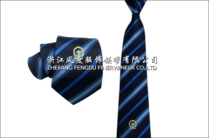 色真帶 2015式鐵路制服。.jpg